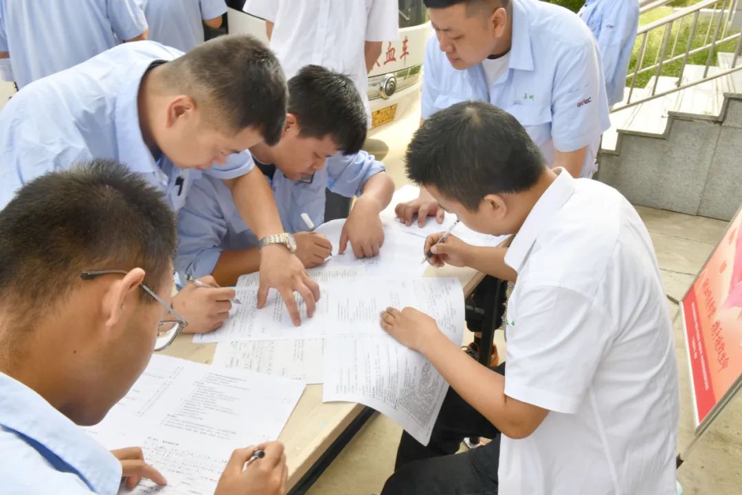 用热血彰显继续！甘肃55世纪长开公司组织职工开展无偿献血运动 - 55世纪 