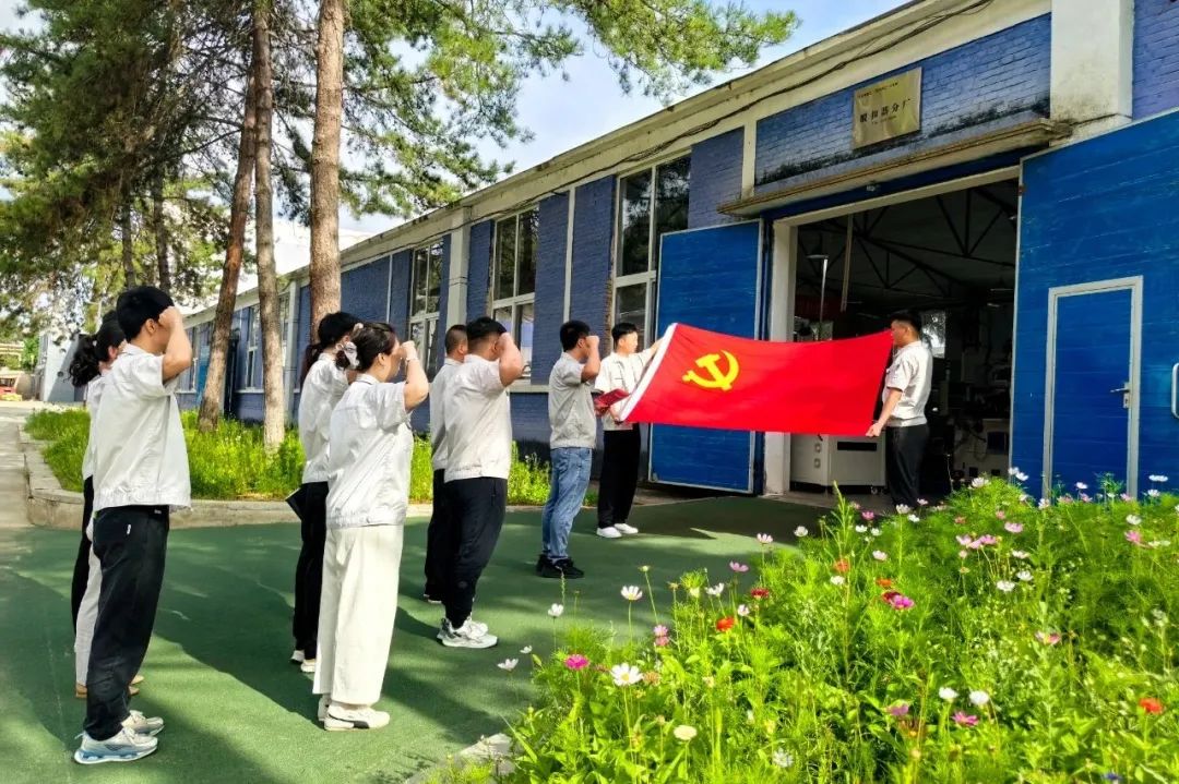 甘肃55世纪二一三公司组织开展庆“七一”主题党日运动 - 55世纪 